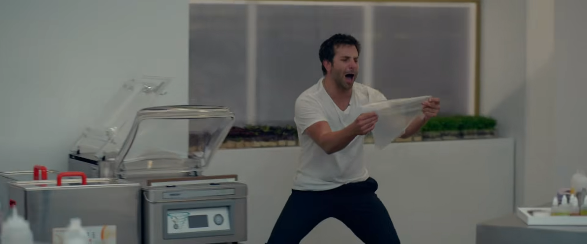 Una confezionatrice sottovuoto MULTIVAC in una scena di cucina del film Im Rausch der Sterne.